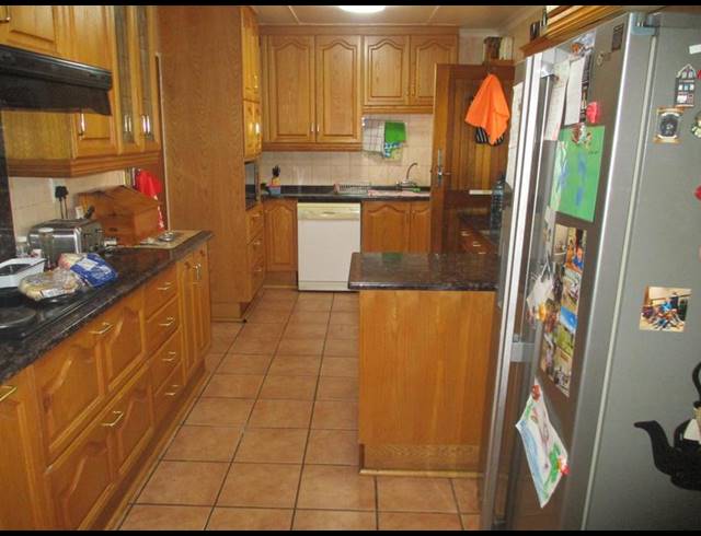 8 BEDROOM HOUSE FOR SALE IN DAN PIENAAR